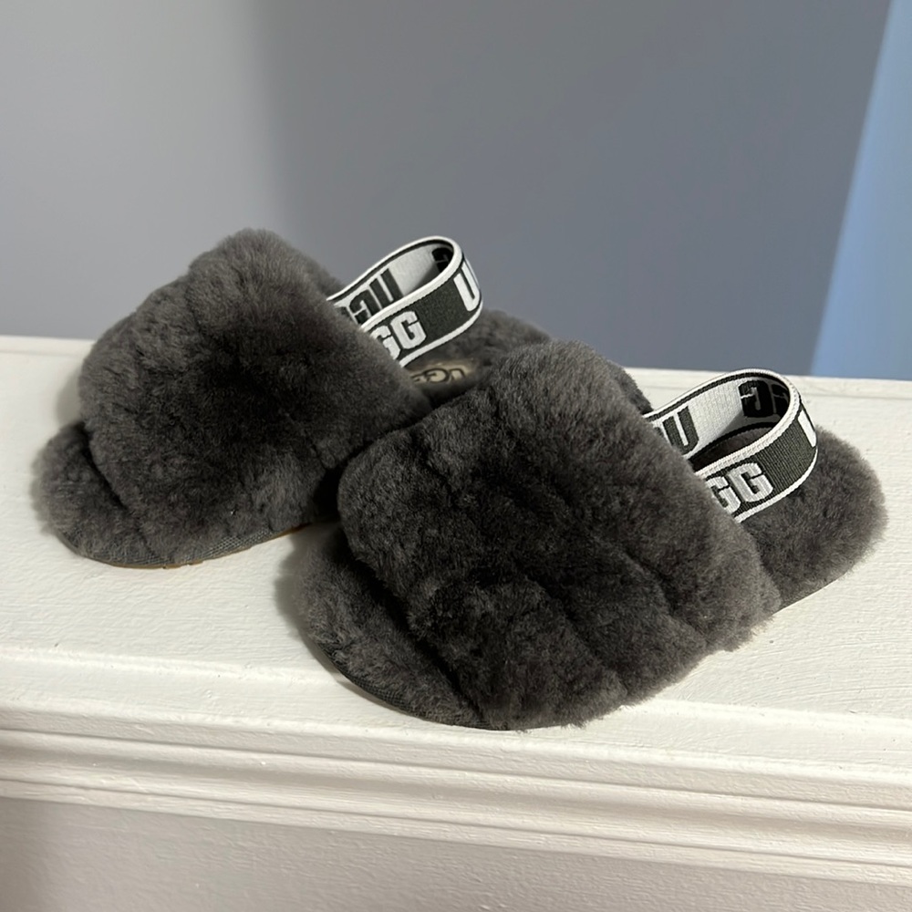 BABY/toddler UGG FLUFF YEAH SLIDES size 6